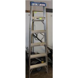 ALUMINUM 6' LADDER