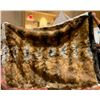 Image 2 : Luxurious Colorado Red Fox Blanket