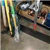 Image 3 : SNOW SHOVEL AND GARDEN TOOLS