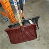 Image 2 : 2 SNOW SHOVELS