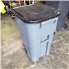 Image 2 : RUBBERMAID ROLLING WASTE BIN W/INDUSTRIAL TARP