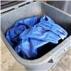Image 3 : RUBBERMAID ROLLING WASTE BIN W/INDUSTRIAL TARP