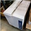 Image 1 : BOX OF INLINE PLASTIC CONTAINERS