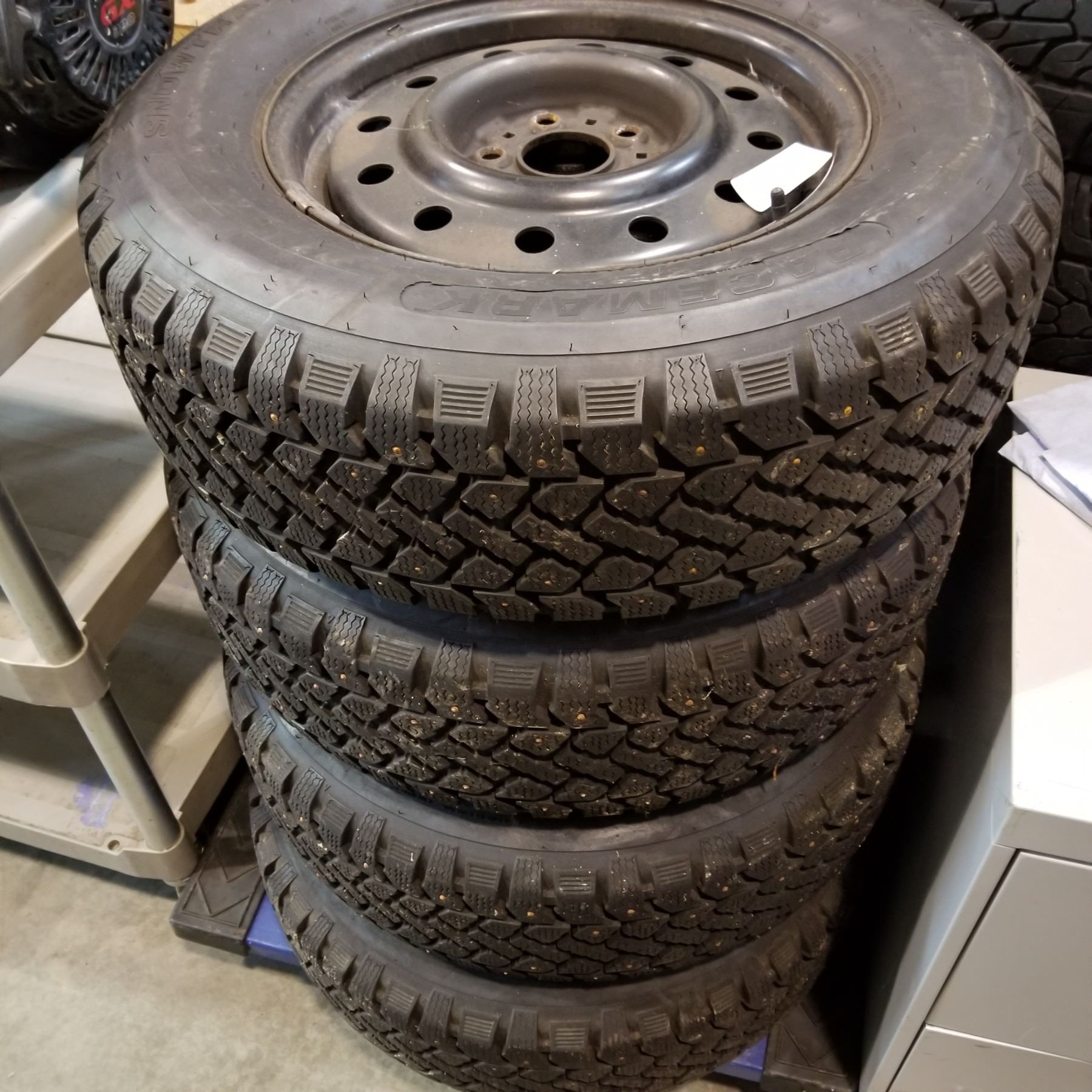SET OF 4 P215/ 70 R15 STUDDED TIRES ON 5 BOLT RIMS