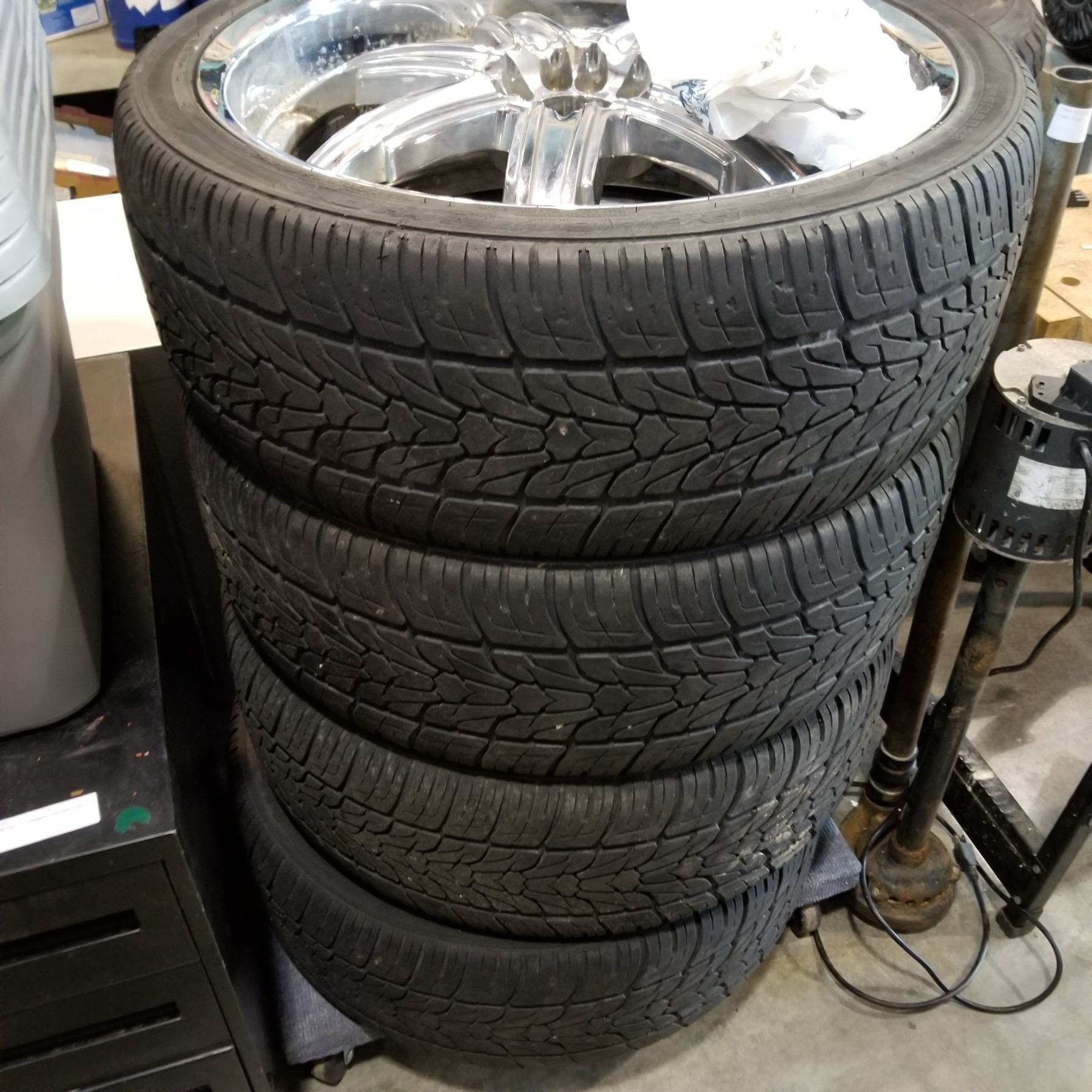 SET OF 4 NEXEN LOW PROFILE 265/ 135 R22 TIRES ON DEV NO MULTI BOLT ...