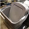 Image 2 : 6 STERLITE TOTES W/ LIDS
