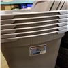 Image 3 : 6 STERLITE TOTES W/ LIDS