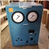 Image 2 : INDUSTRIAL PRE TEST STAND W/ PRESSURE GAUGE