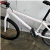 Image 2 : WHITE NO NAME BIKE