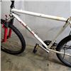 Image 2 : WHITE SPECIALIZED BIKE