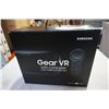 Image 1 : SAMSUNG GEAR VR W/ CONTROLLERS FOR SAMSUNG GALAXY SMART PHONES