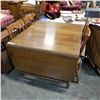 Image 2 : VINTAGE DROPLEAF DINING TABLE W/ 4 CHAIRS AND 2 LEAFS