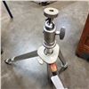 Image 2 : LEITZ WETZLAR VINTAGE TRIPOD