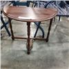 Image 2 : WOOD D TABLE