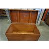 Image 2 : VINTAGE TRUNK