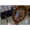 Image 3 : VINTAGE SPINNING WHEEL