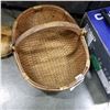 Image 2 : WOVEN BASKET