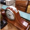 Image 2 : LOT OF 2 WOOD MANTLE CLOCKS