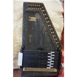 VINTAGE AUTO HARP BY OSCAR SCHMIDT