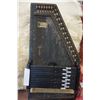 Image 1 : VINTAGE AUTO HARP BY OSCAR SCHMIDT
