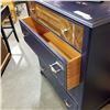 Image 3 : PAINTED BLUE VINTAGE 4 DRAWER DRESSER ON WHEELS