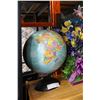 Image 2 : GLOBE AND 2 ARTIFICIAL PLANTS