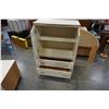 Image 4 : WHITE WARDROBE