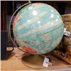 Image 1 : VINTAGE MACLEANS GLOBE