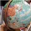 Image 3 : VINTAGE MACLEANS GLOBE
