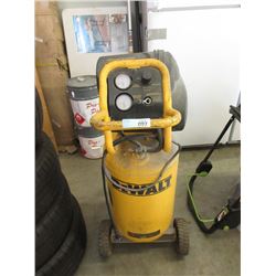 DeWalt D55168 Heavy Duty 200 PSI Air Compressor