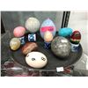 Image 1 : Ceramic Orb and 8 Egg Shaped Collectables