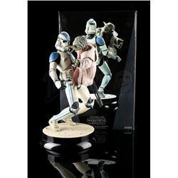STAR WARS: RETURN OF THE JEDI - Yoda and Clone Trooper Statue