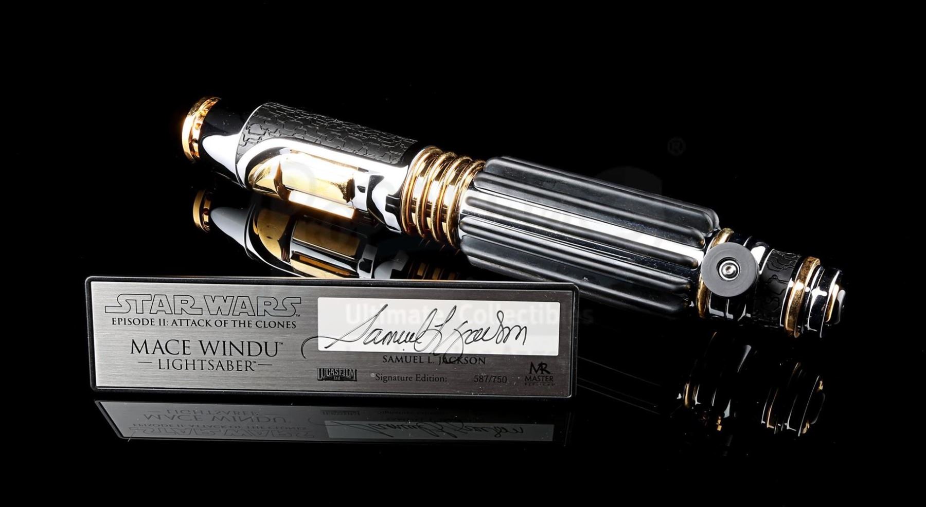 STAR WARS ATTACK OF THE CLONES Mace Windu Signature Edition Replica
