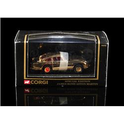JAMES BOND: GOLDFINGER - Special Edition James Bond Aston Martin