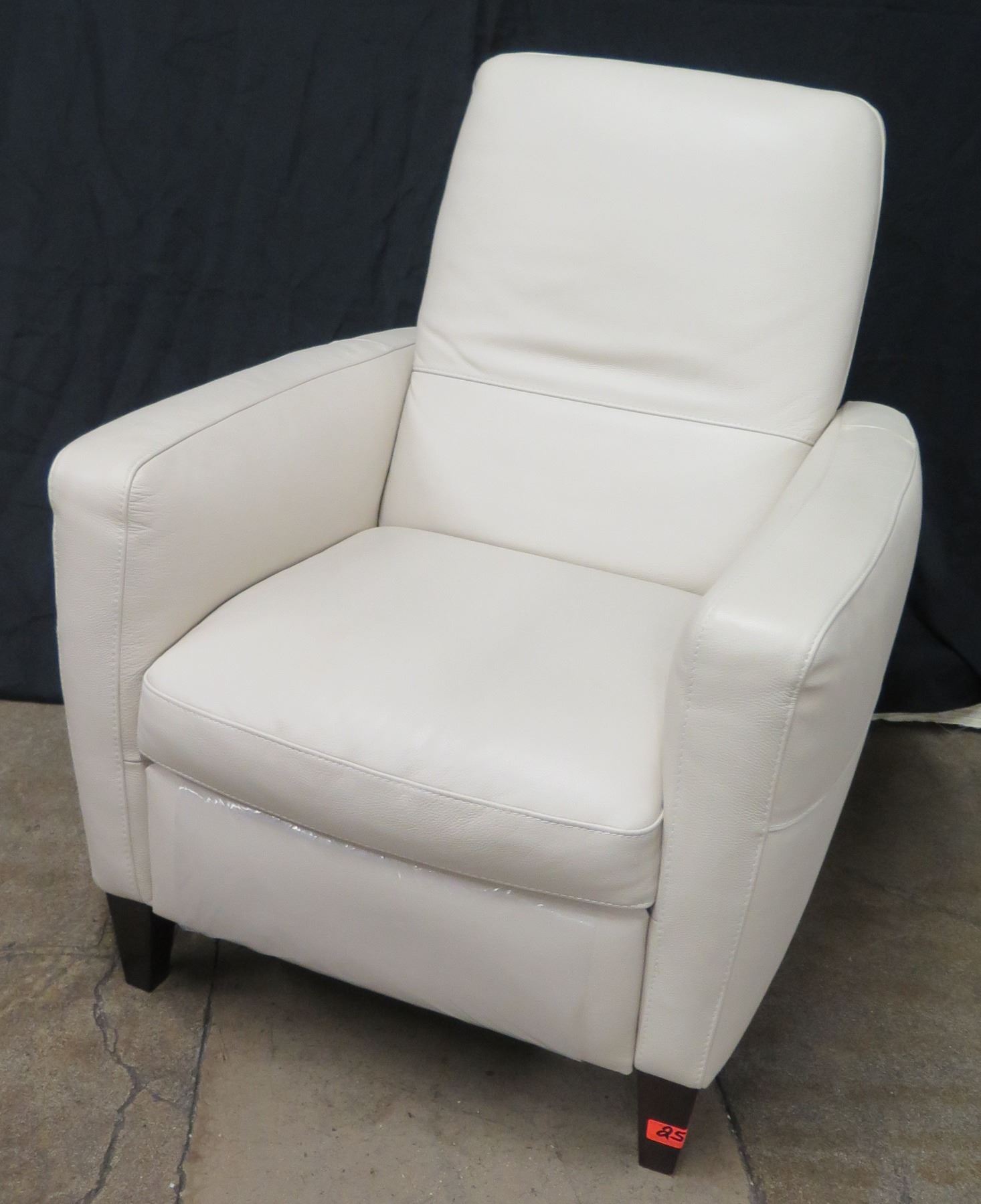Natuzzi Cream Leather Club Chair Recliner - Oahu Auctions