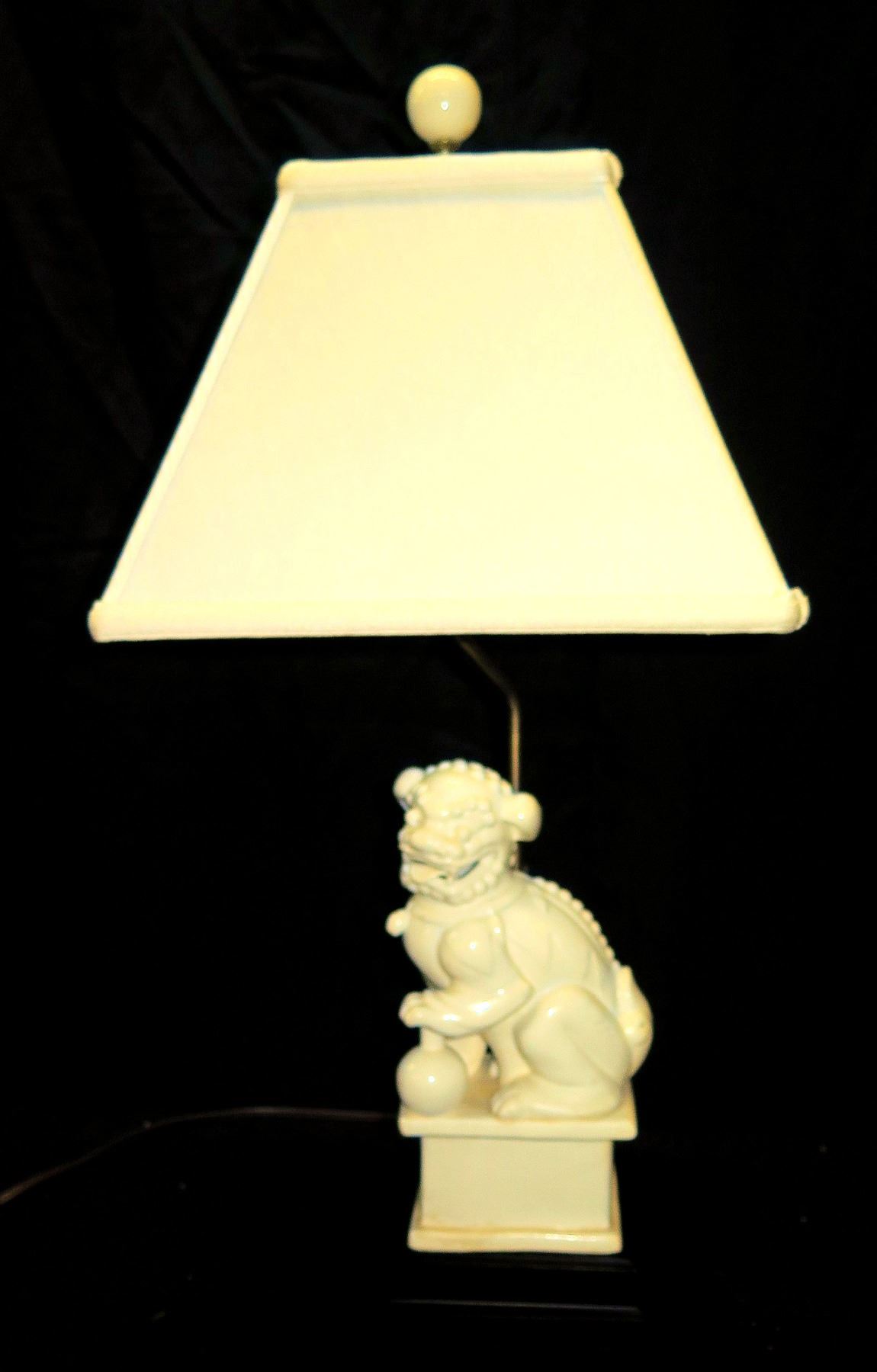 White Ceramic Foo Dog Chinese Lion Table Lamp W Shade 28 H Oahu Auctions