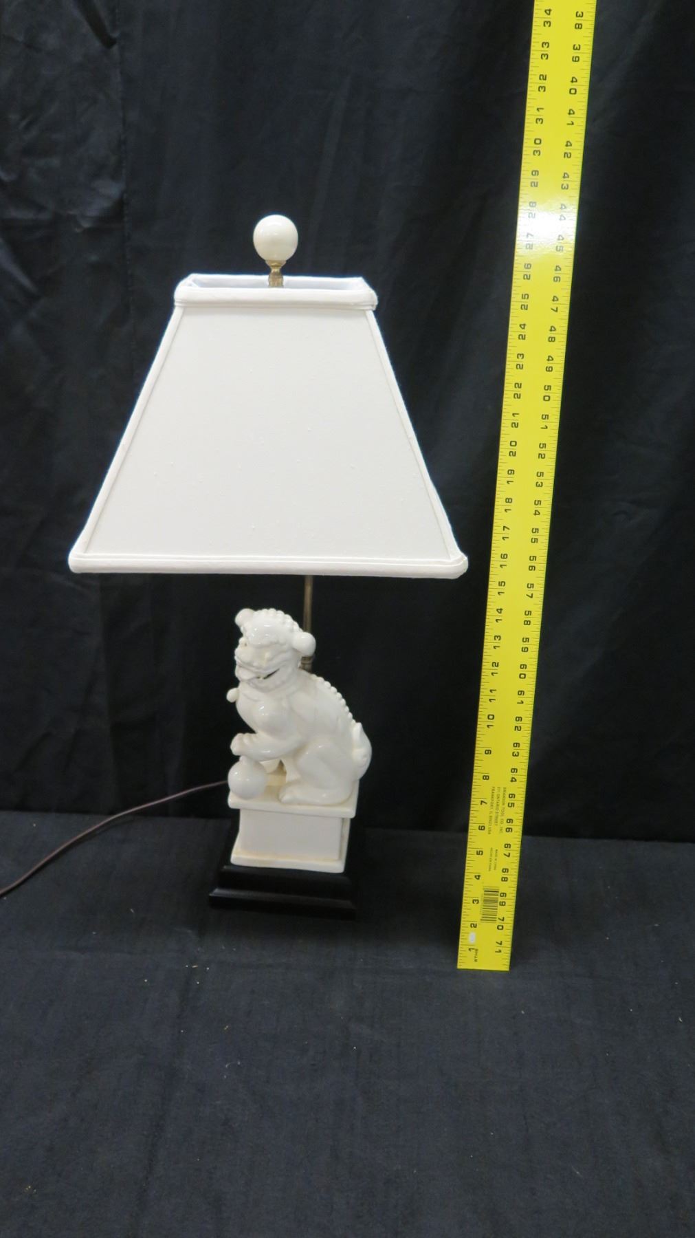 White Ceramic Foo Dog Chinese Lion Table Lamp W Shade 28 H Oahu Auctions