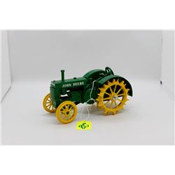 John Deere 2 cylinder tractor on steel wheels 1:16