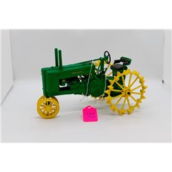 John Deere G on steel detailed 1:16