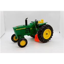 John Deere 3020 toy tractor 1:16
