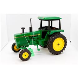 John Deere 4040 toy tractor 1:16