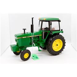 John Deere 4240 highly detailed 1:16