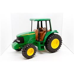 John Deere toy tractor 1:16 plastic
