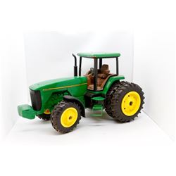 John Deere 8400 toy tractor 1:16 used