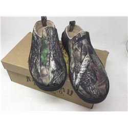 Red Head Camo Tracker Scuff- Mens 11M (Small Hole in top seam Right shoe)