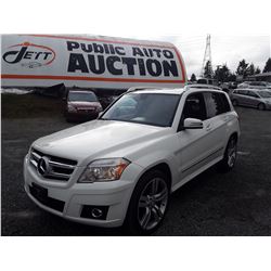 C2 --  2011 MERCEDES GLK350 4MATIC  , White , 129000  KM's