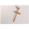 Image 1 : 18kt yellow gold 20" neck chain marked 750 and a 10kt yellow gold cross pendant