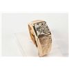 Image 1 : Gent's 10kt yellow gold ring set with small accent diamond