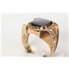 Image 2 : Gent's 10kt yellow gold and onyx gemstone ring