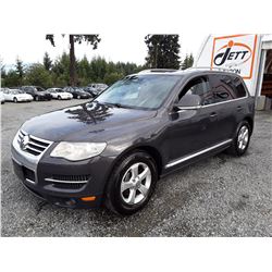 H1 --  2008 VW TOUAREG 2  , Grey , 153007  KM's